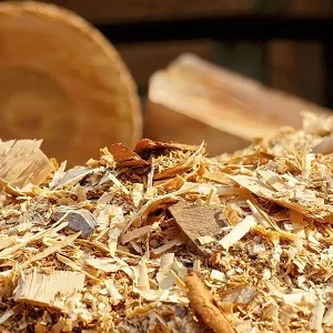 Лиственные опилки оптом в Красноярске и других различных марок заказать от 16 тонн